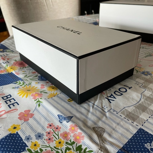 Chanel boxes. 2 different sizes. - Picture 11 of 11